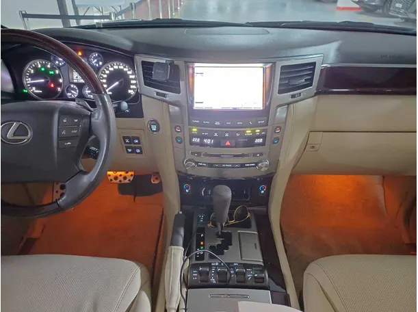 Car image 16