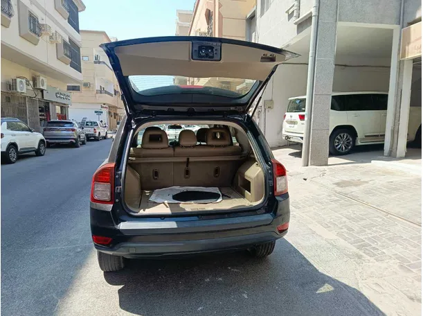 Car image 24
