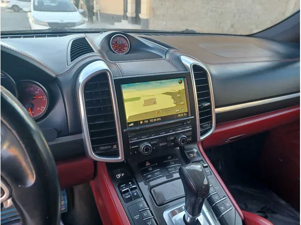 Car image 16