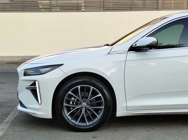 Car image 9