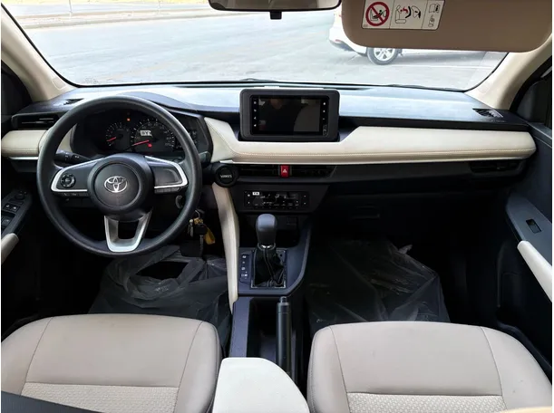 Car image 18