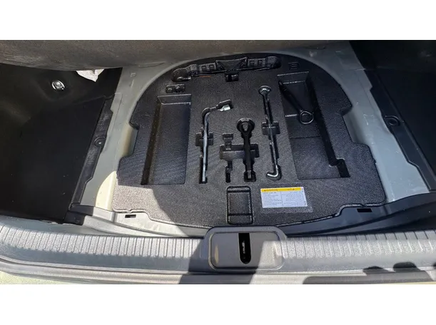 Car image 24