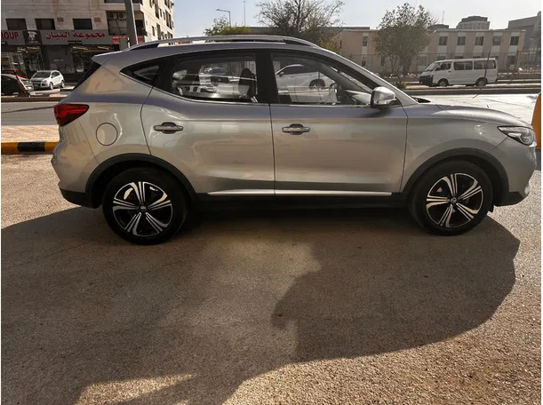 Car image 4