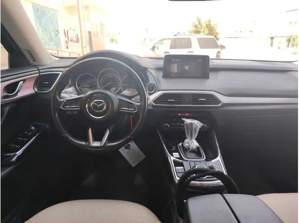 Car image 19