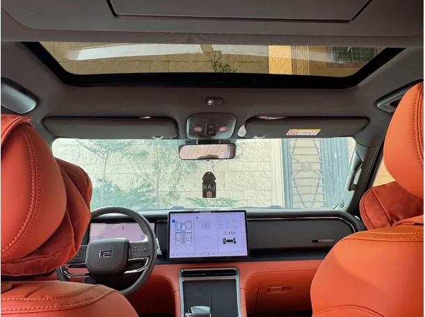 Car image 14