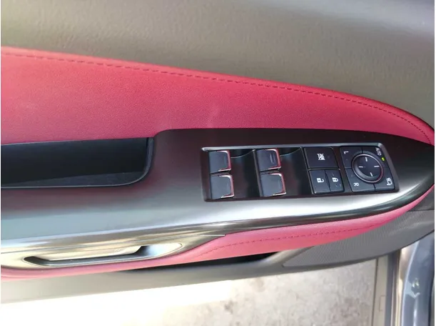 Car image 34
