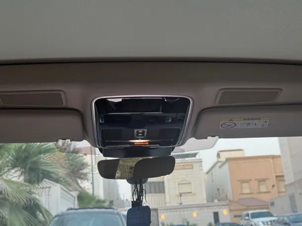 Car image 26