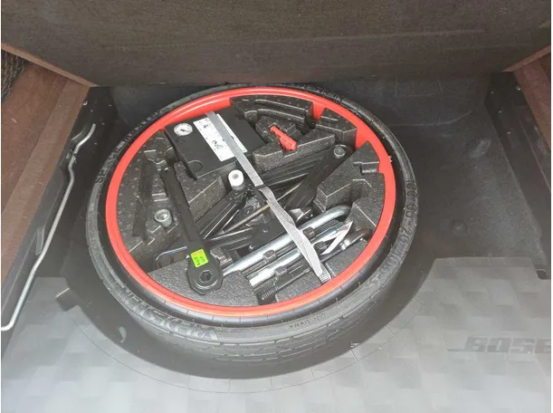 Car image 19