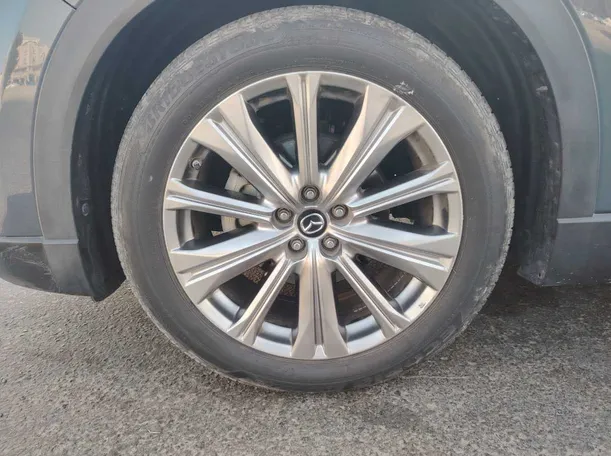 Car image 9