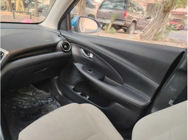 Car image 40