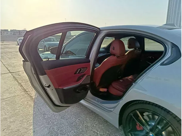 Car image 17