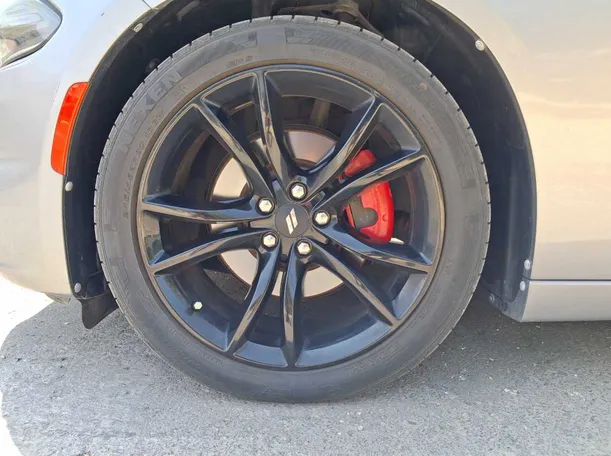 Car image 9