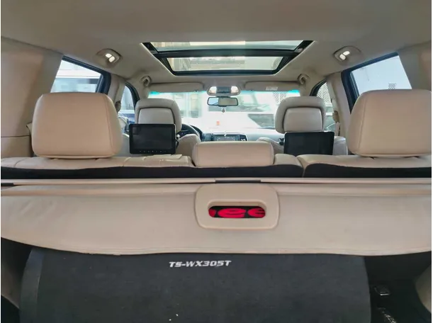 Car image 25