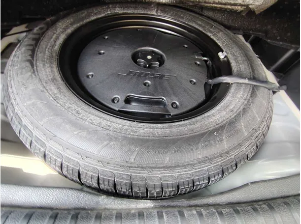 Car image 27