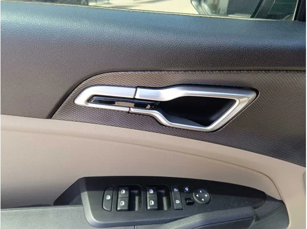 Car image 36