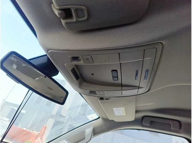 Car image 29
