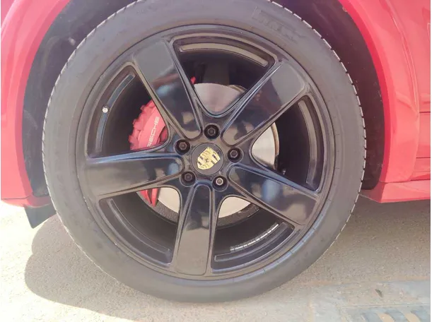 Car image 10