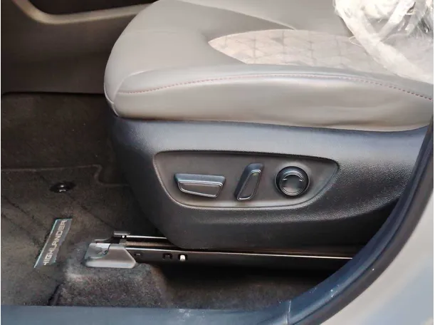 Car image 34