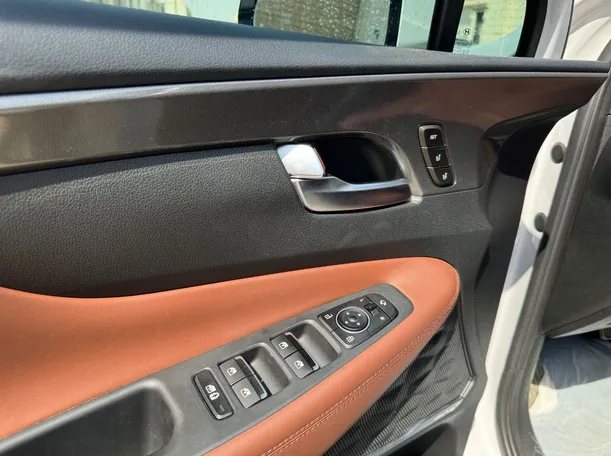 Car image 24