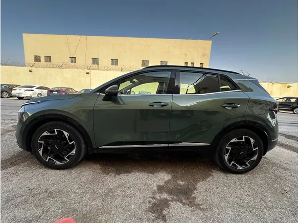 Car image 8