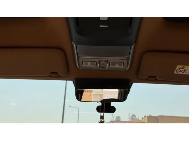 Car image 25