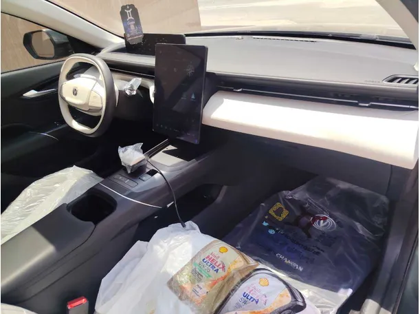 Car image 13