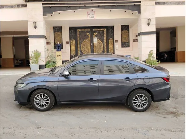 Car image 8