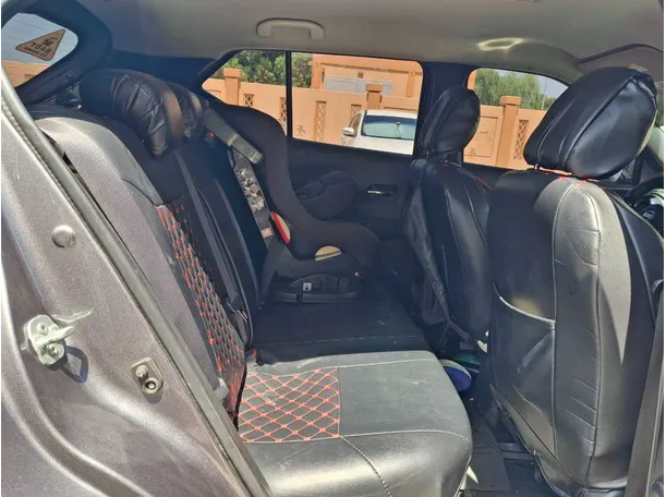 Car image 13