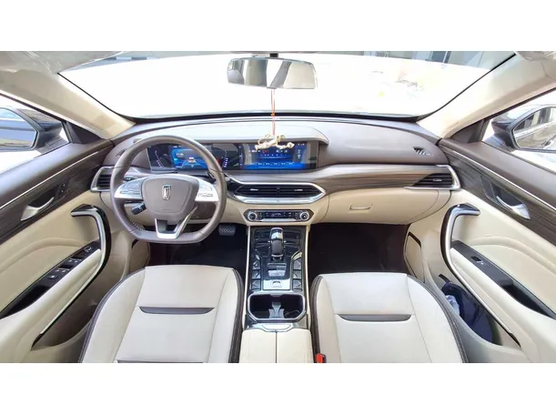 Car image 19