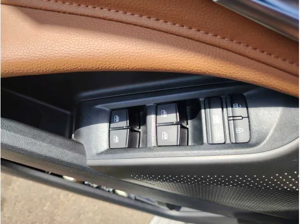 Car image 33