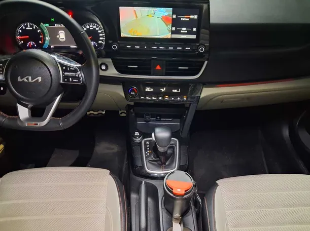 Car image 16