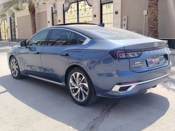 Car image 7