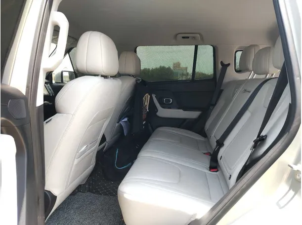 Car image 18