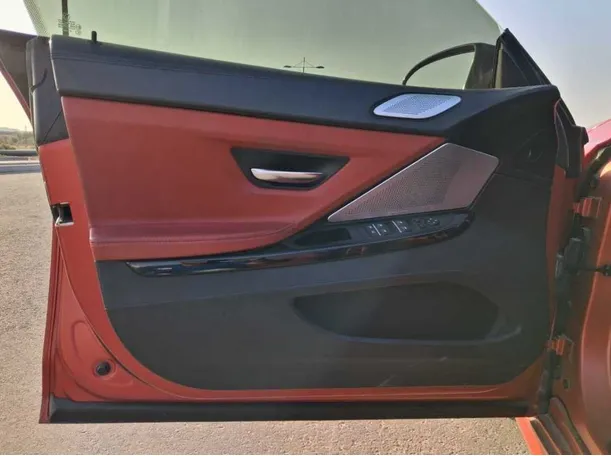 Car image 10
