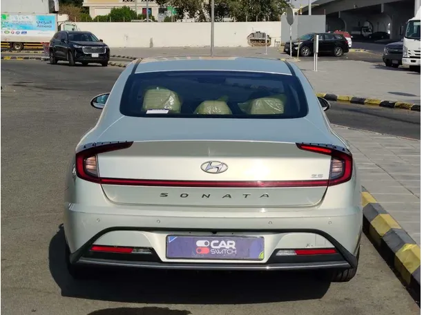 Car image 6