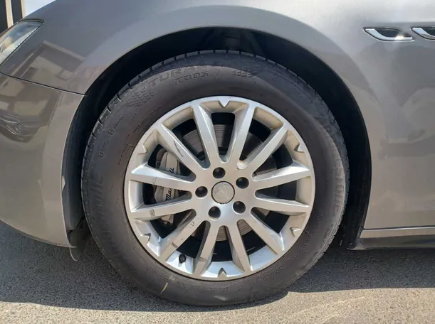 Car image 9