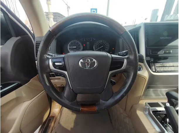 Car image 23