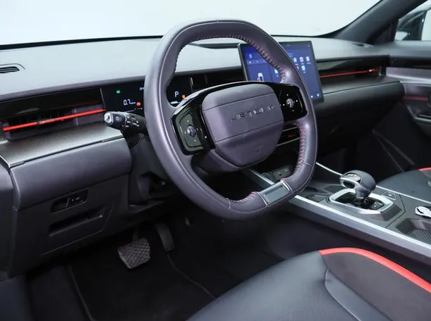 Car image 4