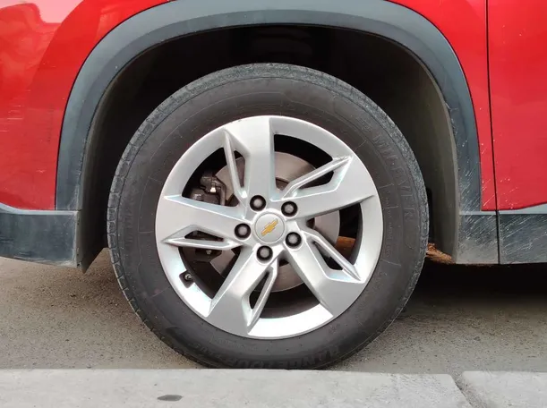 Car image 10