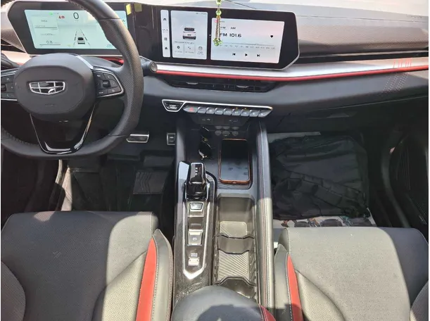 Car image 16