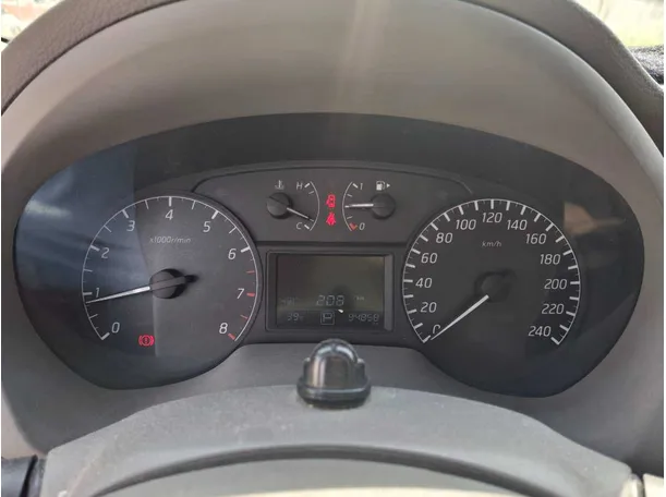 Car image 17