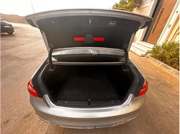 Car image 23