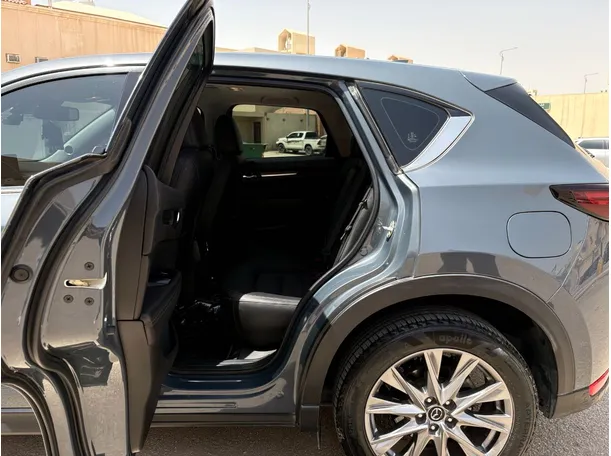 Car image 15
