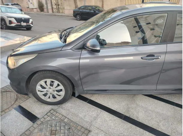 Car image 9