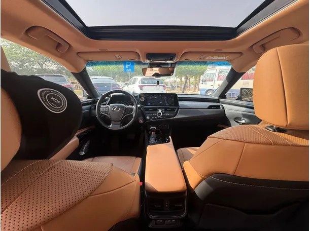 Car image 17