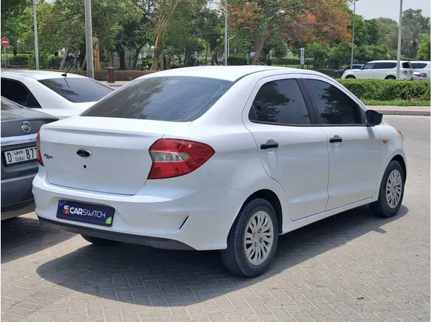 Car image 4