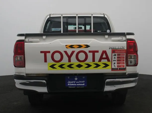 Car image 12