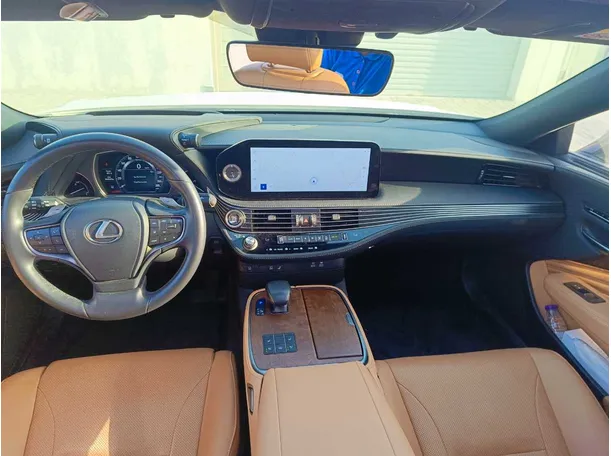 Car image 26