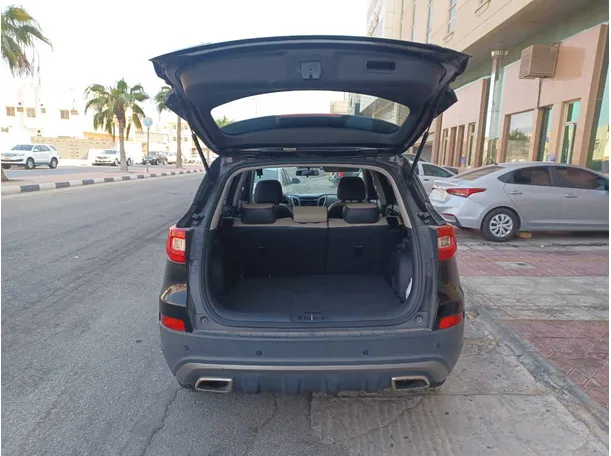 Car image 19