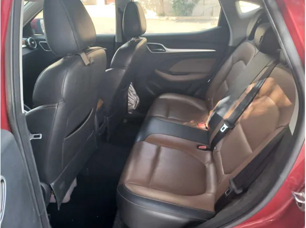 Car image 13